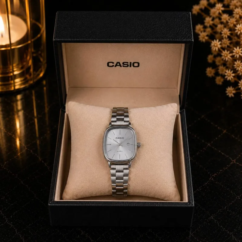 Montre Casio Femme Argentée – Cadran Blanc Élégant